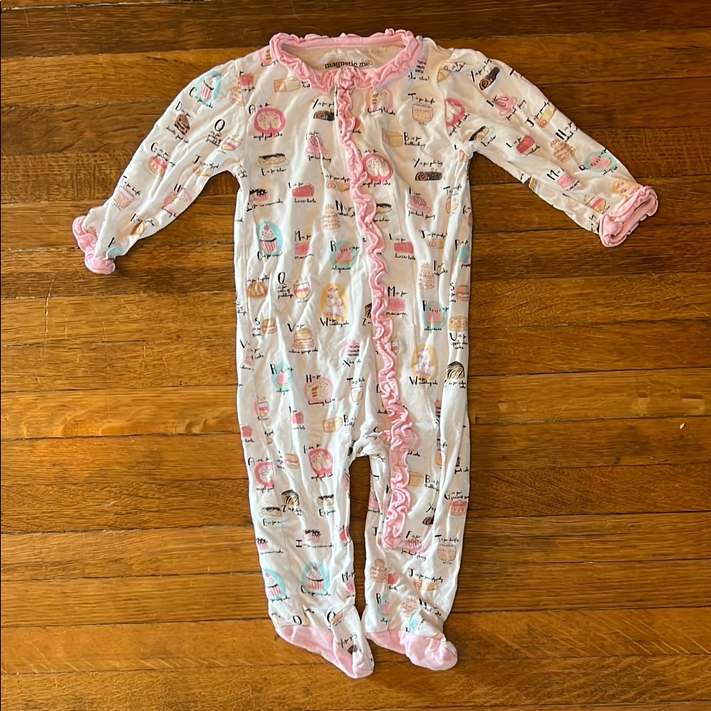 Magnetic Me Pink Ruffle Dessert Footies